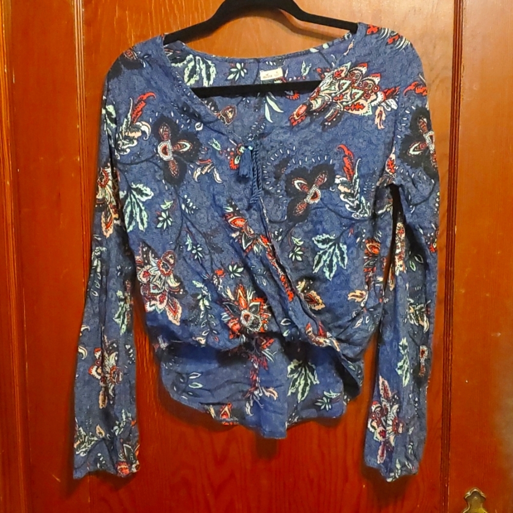 Hollister flirty floral blouse